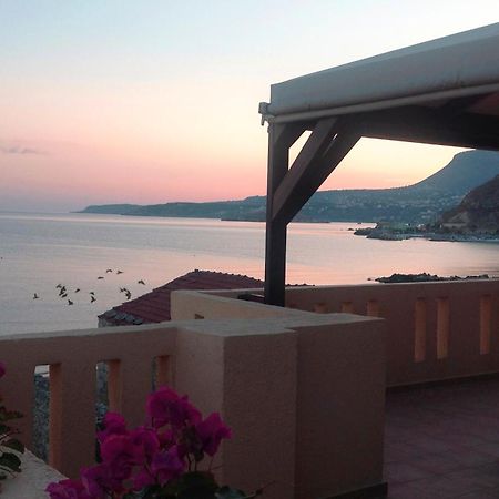 Asterias Studios & Apartments Калівес Екстер'єр фото