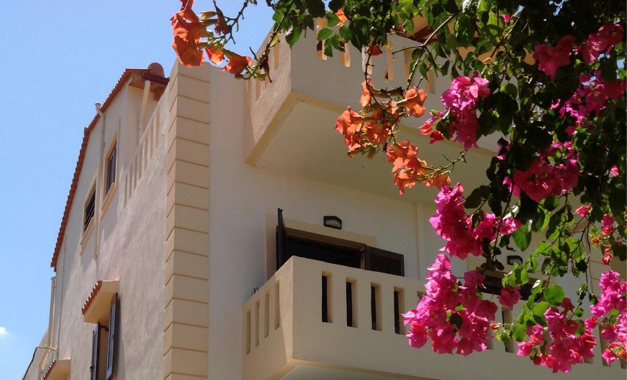 Asterias Studios & Apartments Калівес Екстер'єр фото